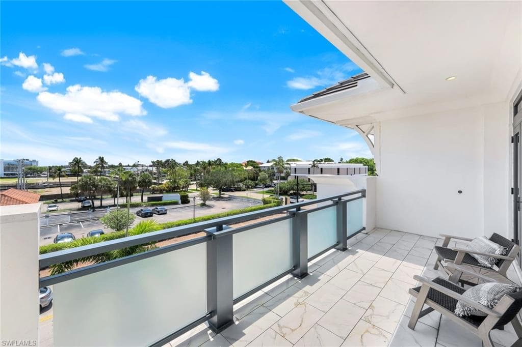 875 6th AVE S # 303, NAPLES FL 34102-27
