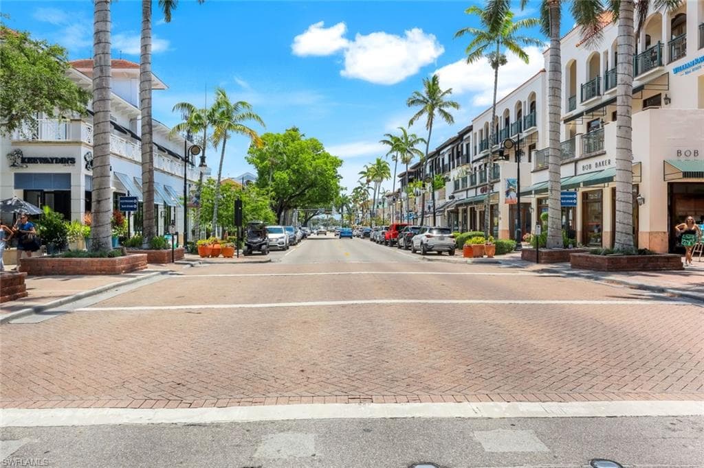 875 6th AVE S # 303, NAPLES FL 34102-36