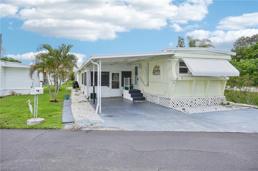 104 Willow LN # 30, NAPLES FL 34114-2