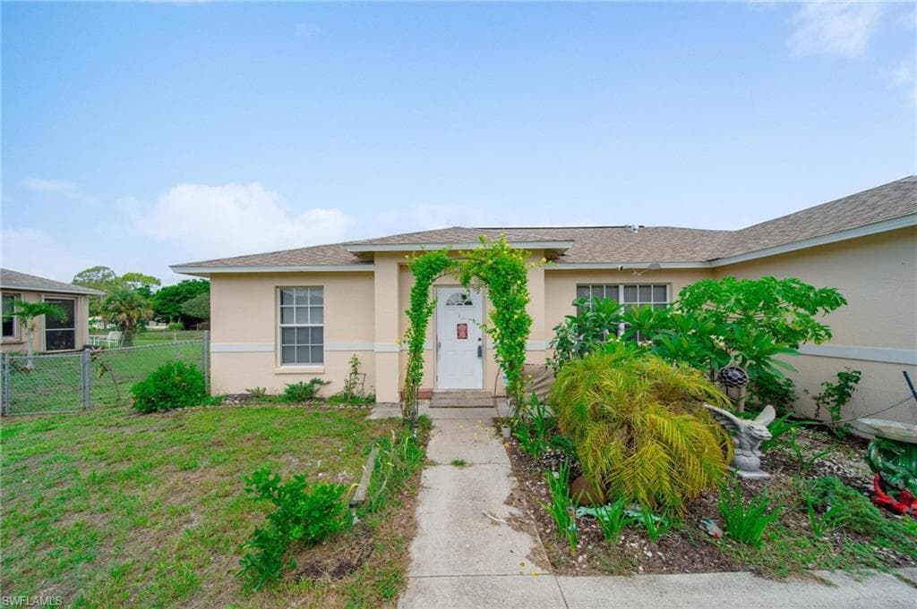718 Fargo DR, FORT MYERS FL 33913-33
