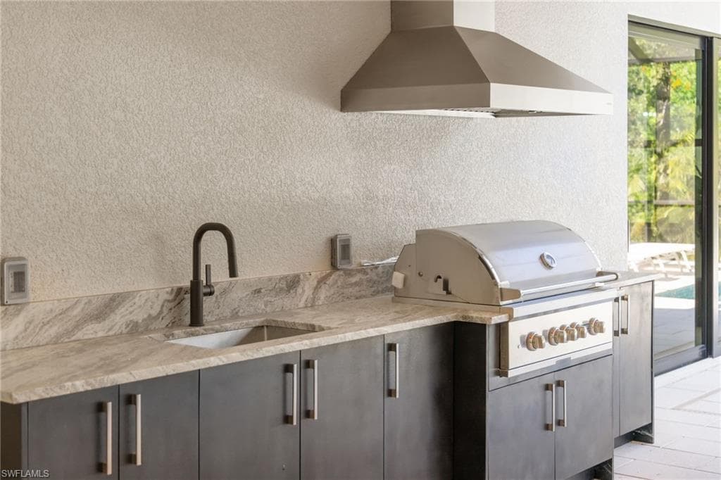 2721 Van Buren AVE, NAPLES FL 34112-33