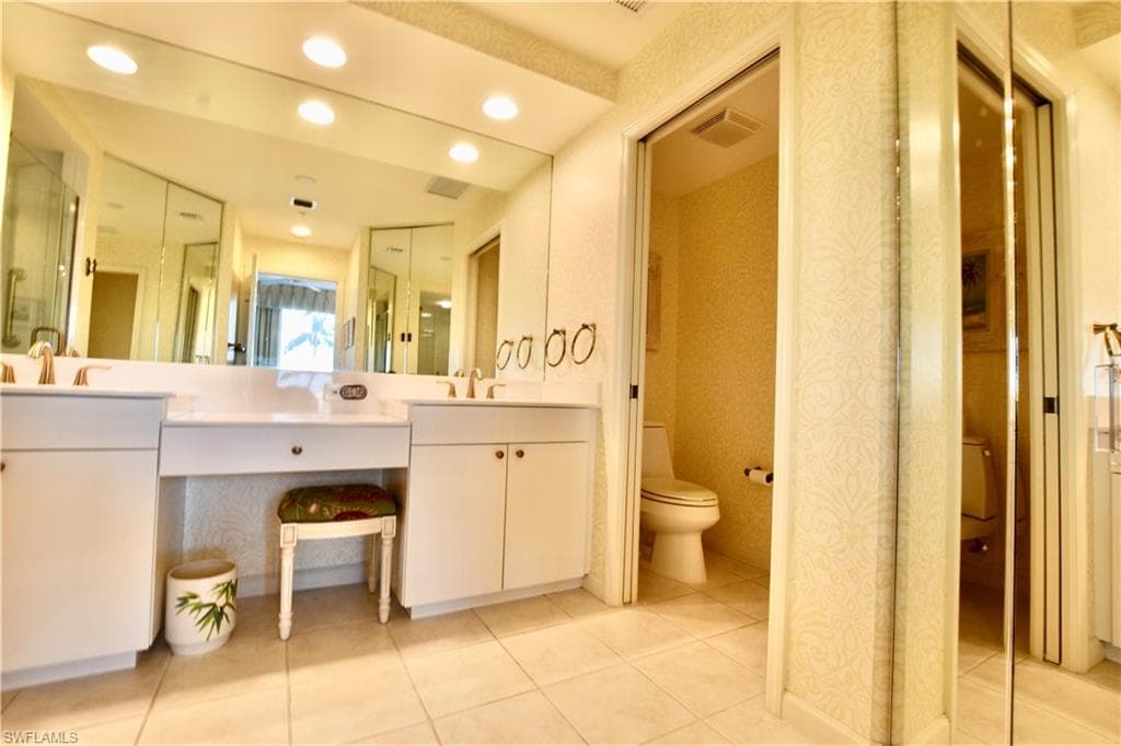 430 Cove Tower DR # 302, NAPLES FL 34110-15