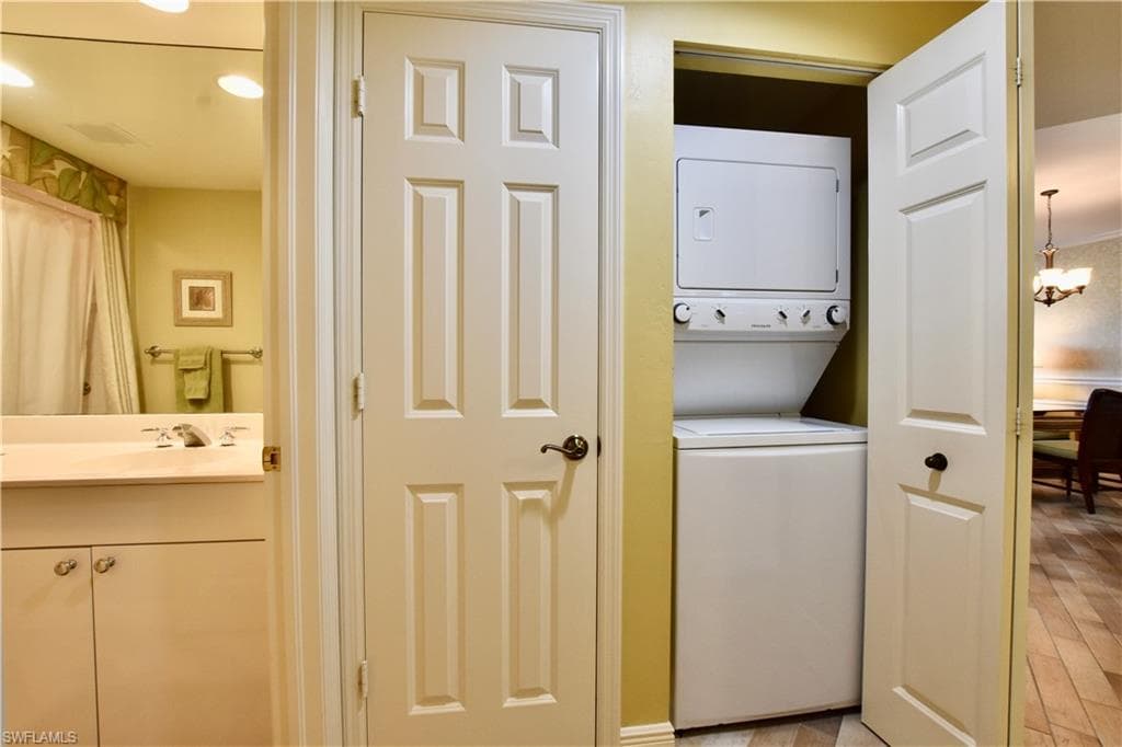 430 Cove Tower DR # 302, NAPLES FL 34110-29