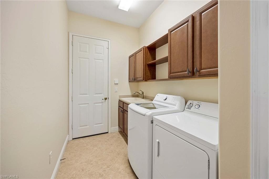 3820 Ruby WAY, NAPLES FL 34114-27