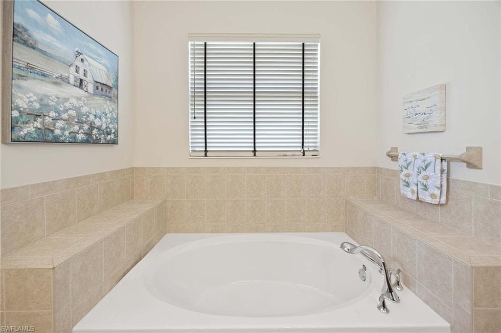 3820 Ruby WAY, NAPLES FL 34114-19