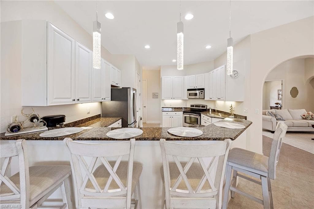 3820 Ruby WAY, NAPLES FL 34114-13