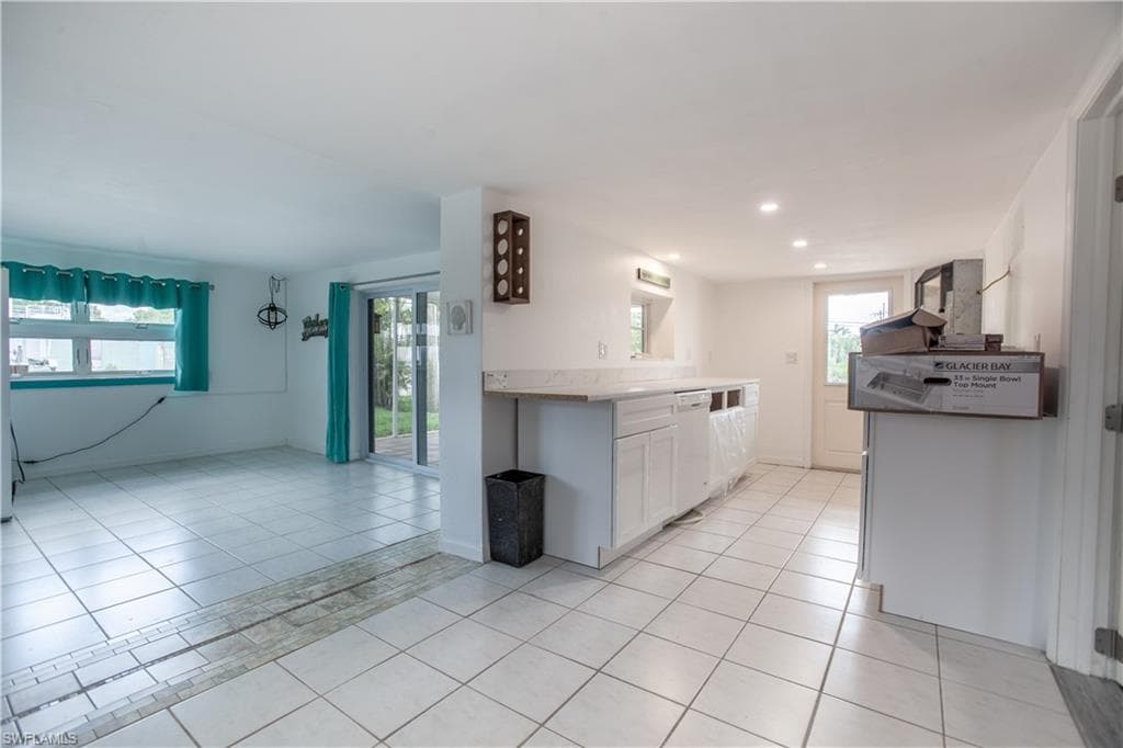 2595 Pine ST, MATLACHA FL 33993-5