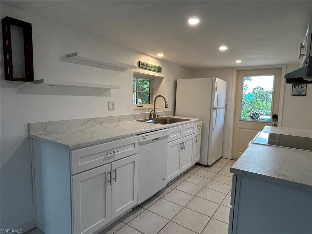 2595 Pine ST, MATLACHA FL 33993-11