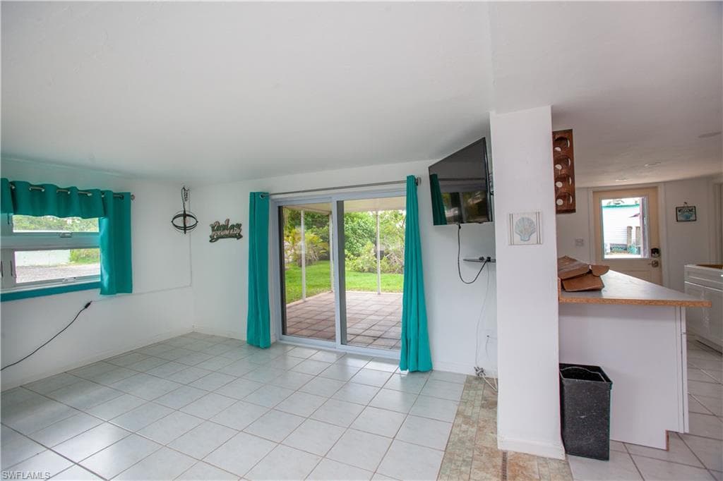 2595 Pine ST, MATLACHA FL 33993-6