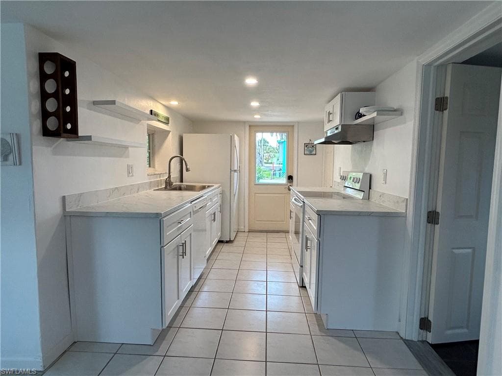 2595 Pine ST, MATLACHA FL 33993-9
