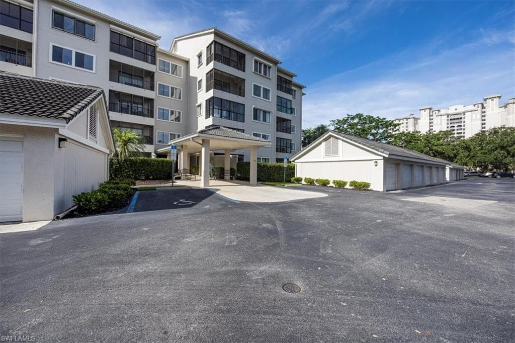900 Arbor Lake DR # 307, NAPLES FL 34110-1