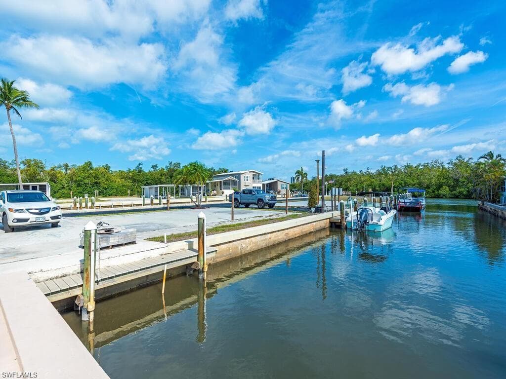 777 Walkerbilt RD, NAPLES FL 34110-1