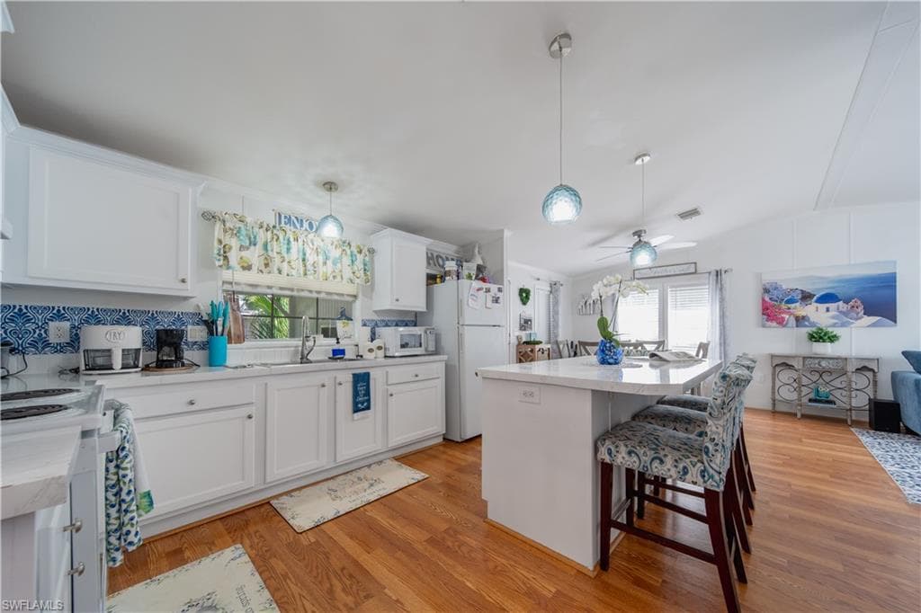 433 Riviera BLVD W, NAPLES FL 34112-5