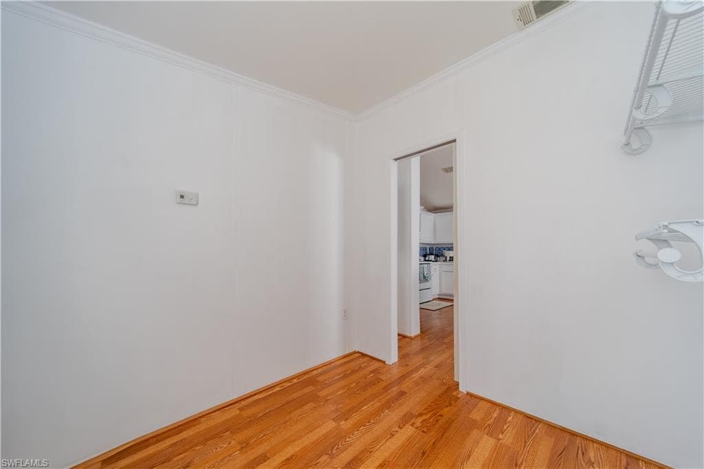 433 Riviera BLVD W, NAPLES FL 34112-21