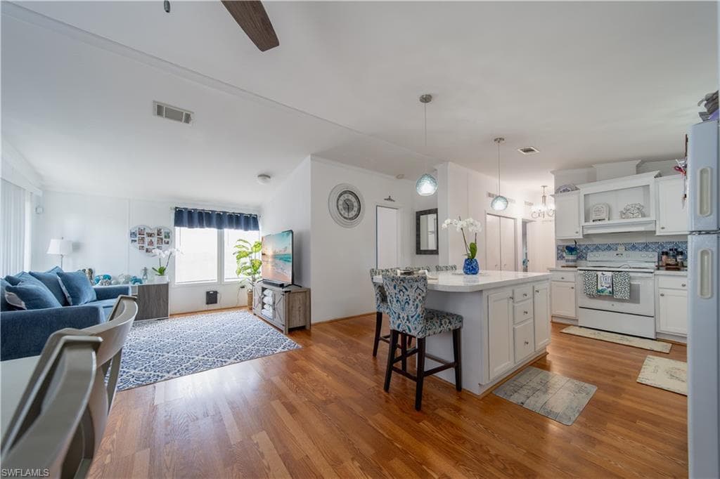 433 Riviera BLVD W, NAPLES FL 34112-6