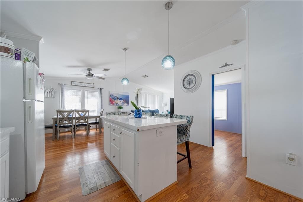 433 Riviera BLVD W, NAPLES FL 34112-4