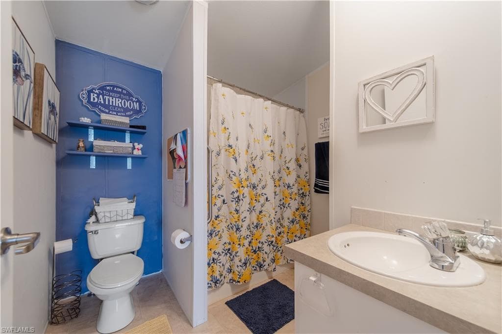 433 Riviera BLVD W, NAPLES FL 34112-19