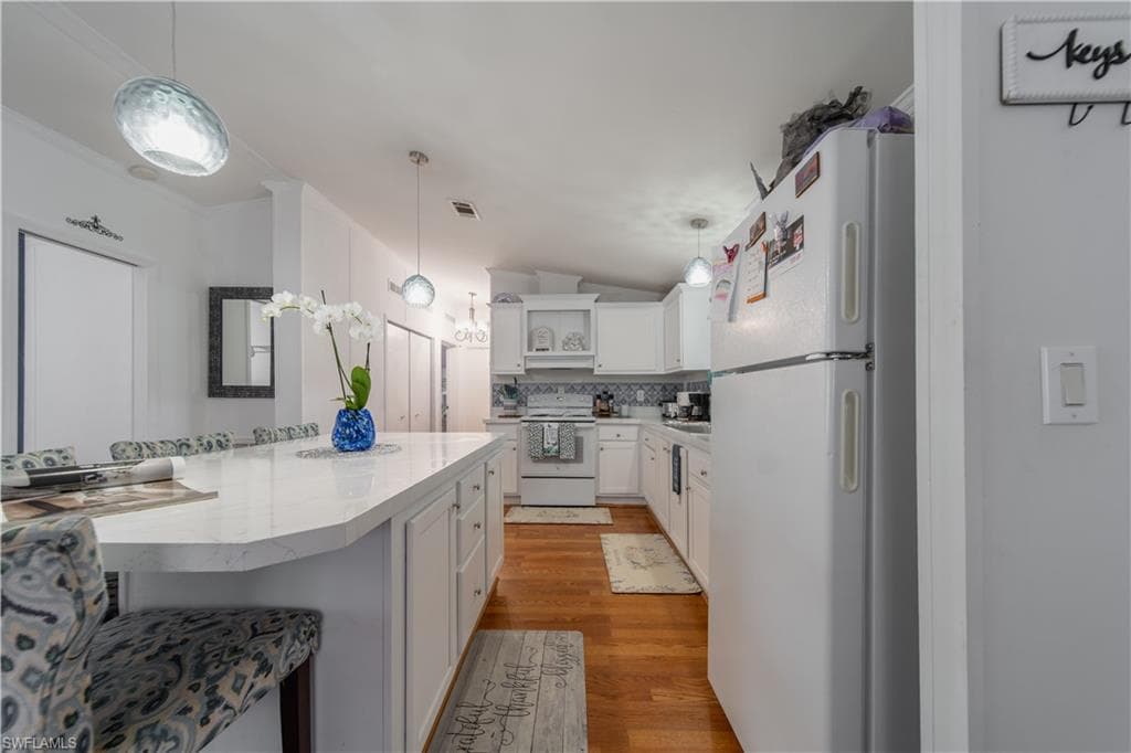 433 Riviera BLVD W, NAPLES FL 34112-7