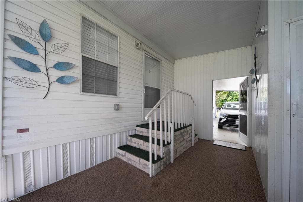 433 Riviera BLVD W, NAPLES FL 34112-24