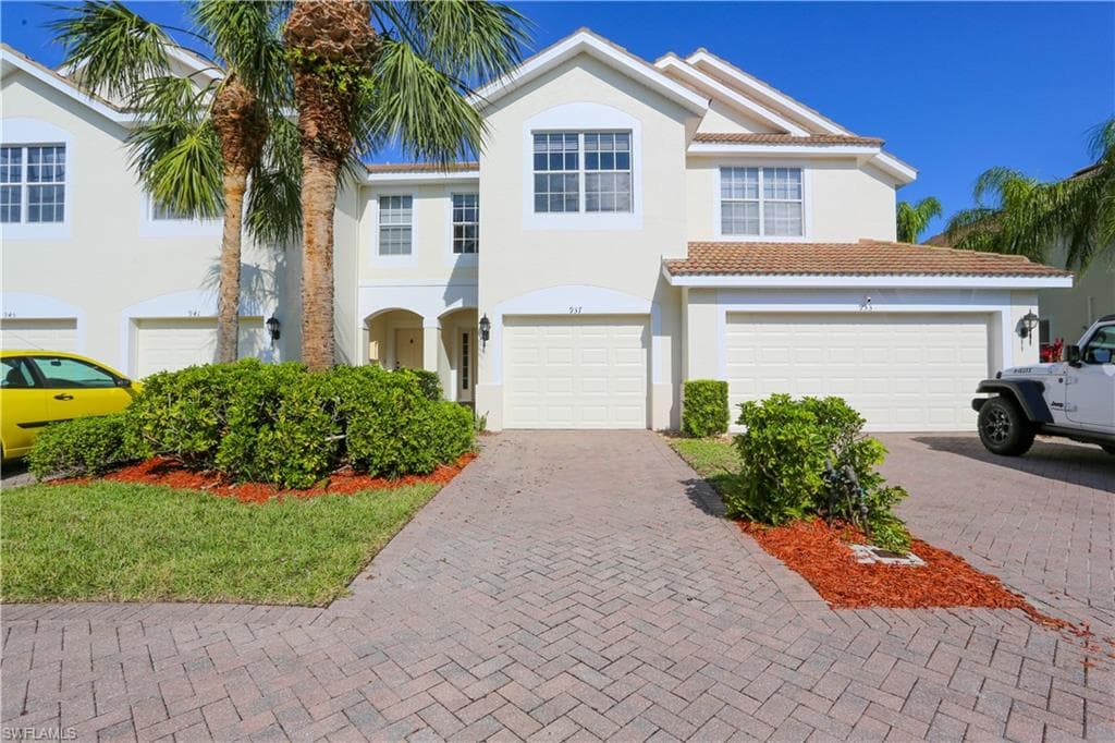 937 Hampton CIR, NAPLES FL 34105-48