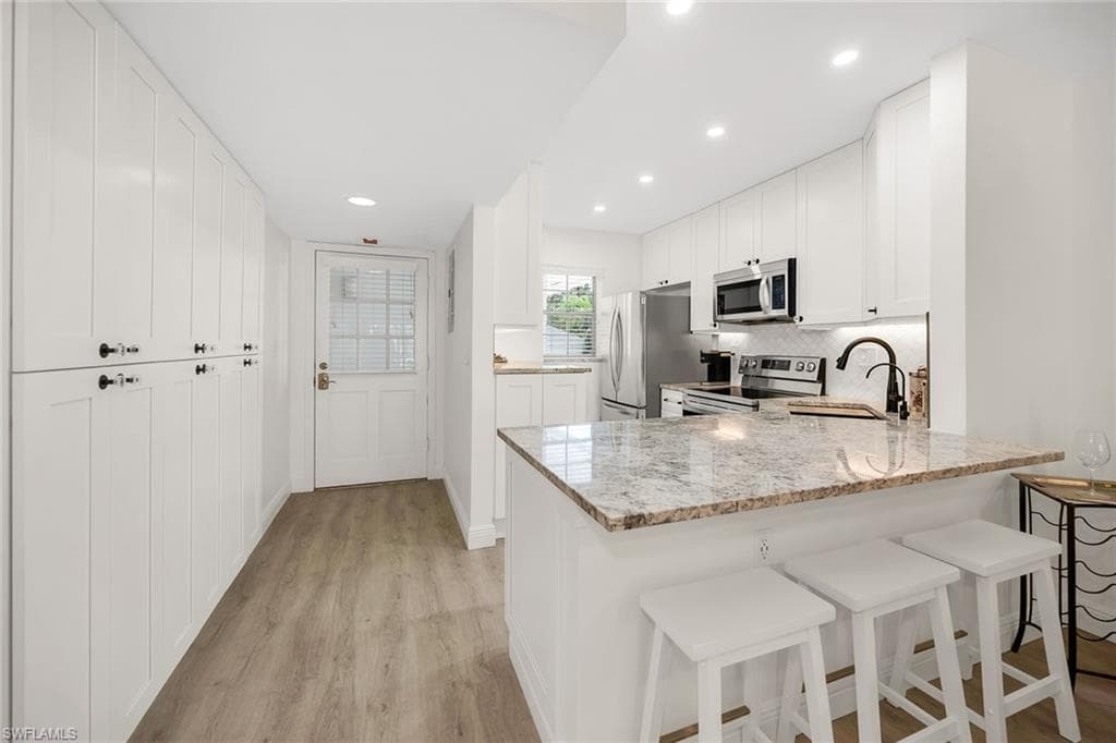 290 Banyan BLVD # 290, NAPLES FL 34102-5