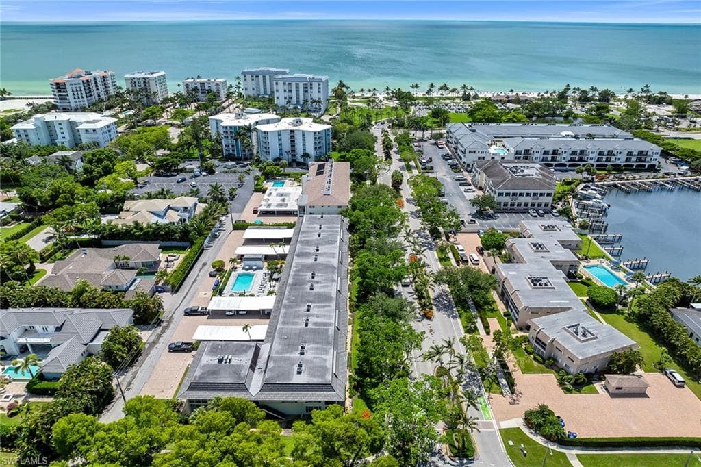 290 Banyan BLVD # 290, NAPLES FL 34102-45