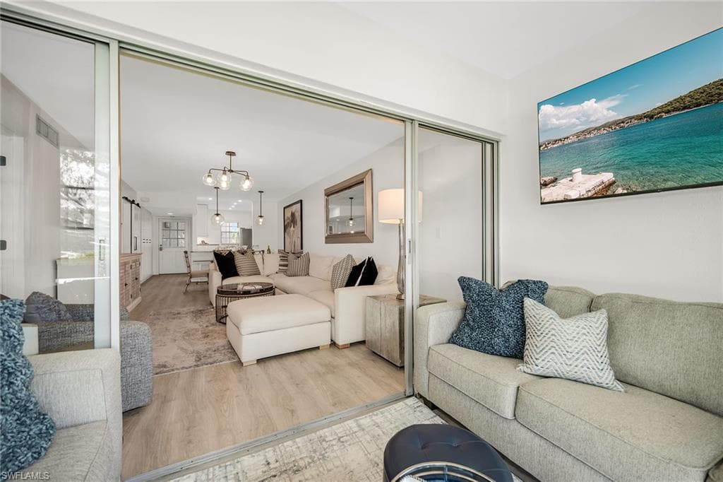 290 Banyan BLVD # 290, NAPLES FL 34102-12