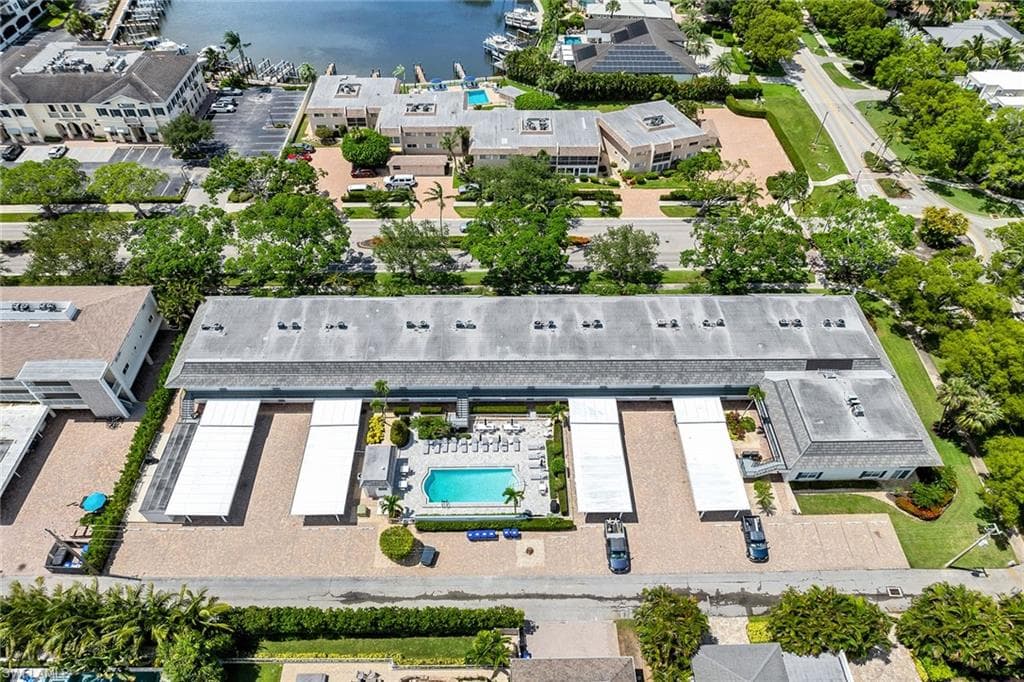 290 Banyan BLVD # 290, NAPLES FL 34102-42