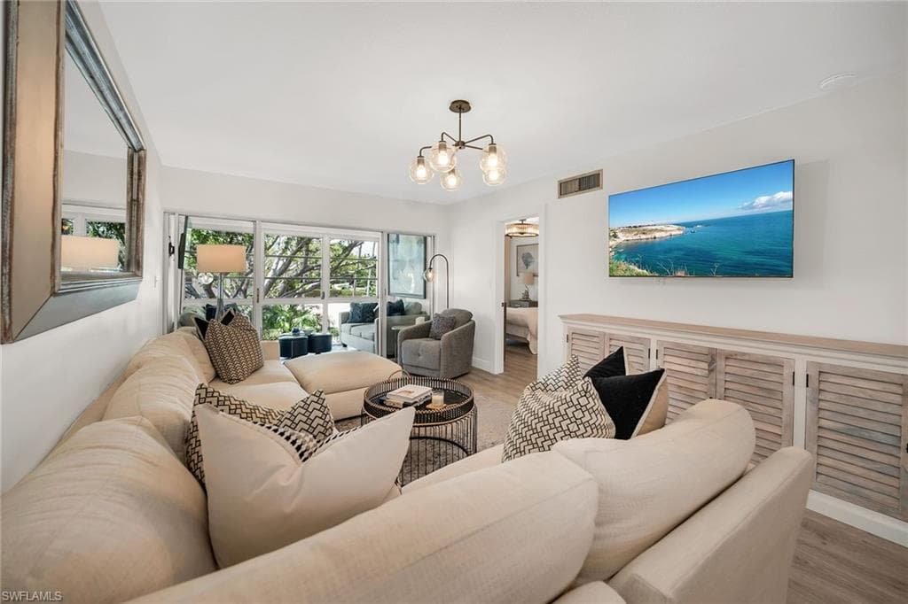 290 Banyan BLVD # 290, NAPLES FL 34102-11