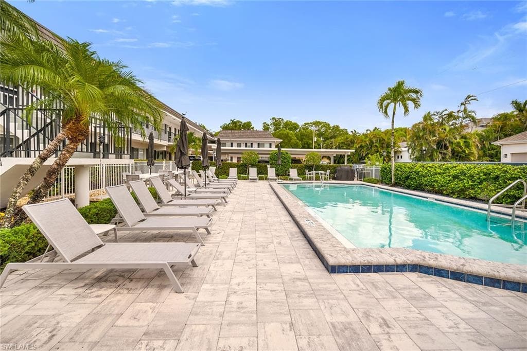 290 Banyan BLVD # 290, NAPLES FL 34102-35