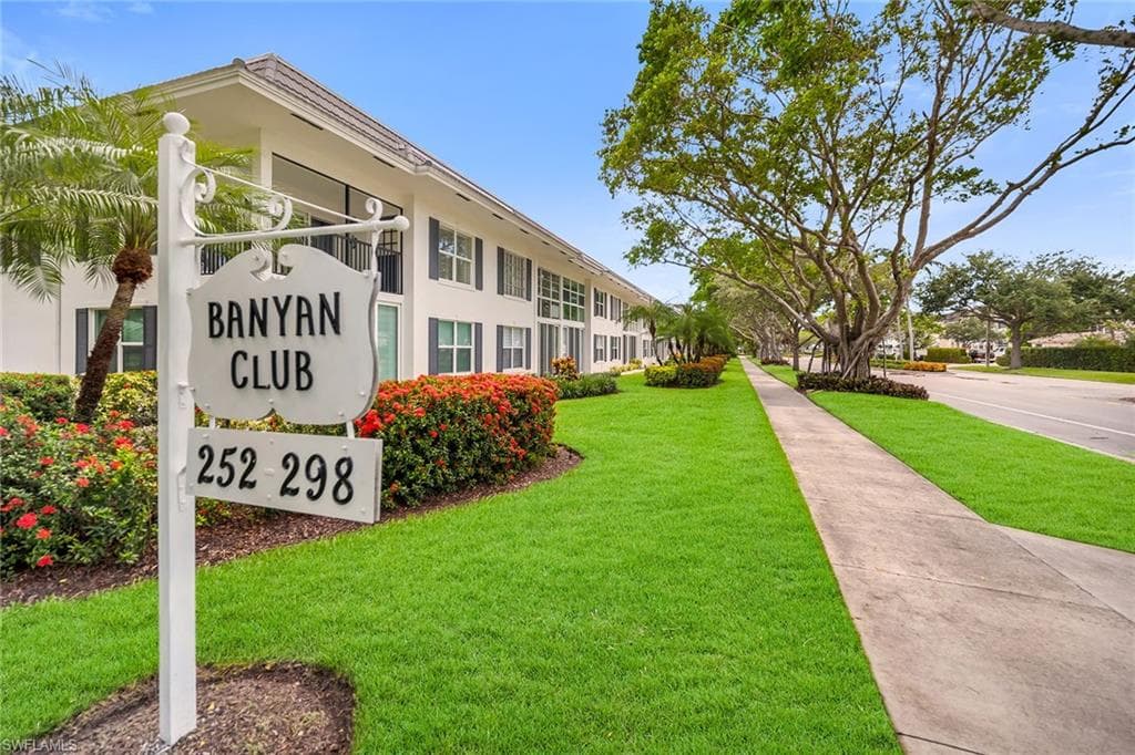 290 Banyan BLVD # 290, NAPLES FL 34102-31