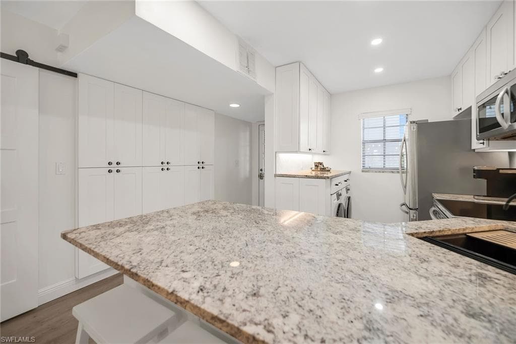 290 Banyan BLVD # 290, NAPLES FL 34102-4