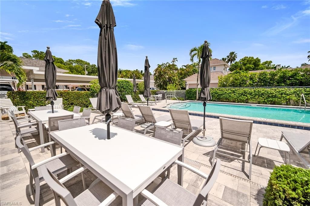 290 Banyan BLVD # 290, NAPLES FL 34102-40