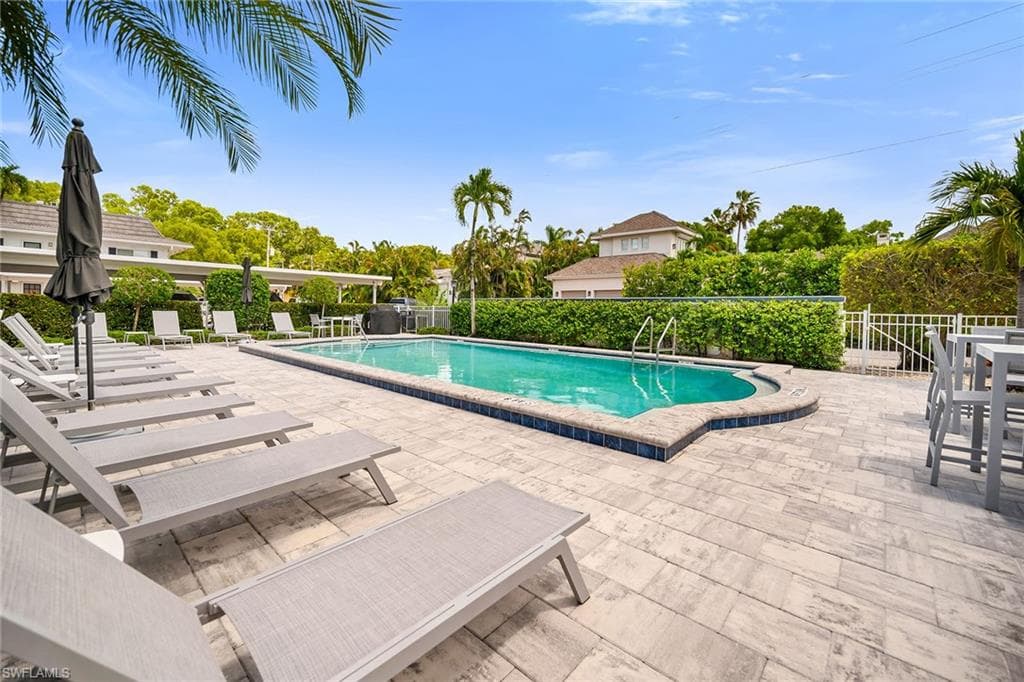 290 Banyan BLVD # 290, NAPLES FL 34102-36