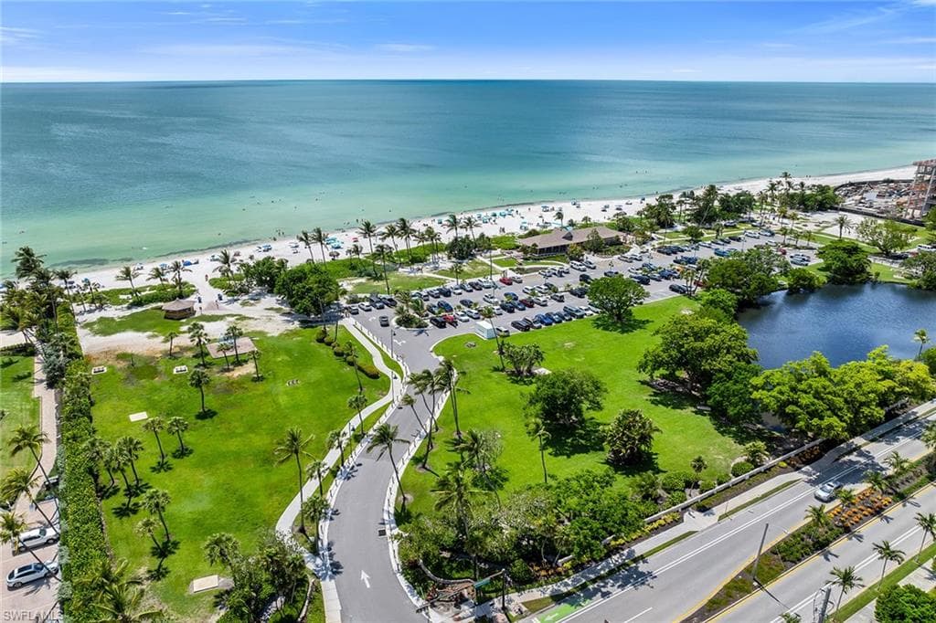 290 Banyan BLVD # 290, NAPLES FL 34102-43