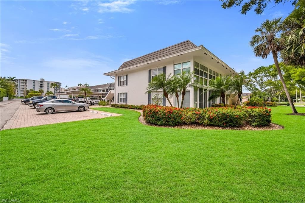 290 Banyan BLVD # 290, NAPLES FL 34102-28