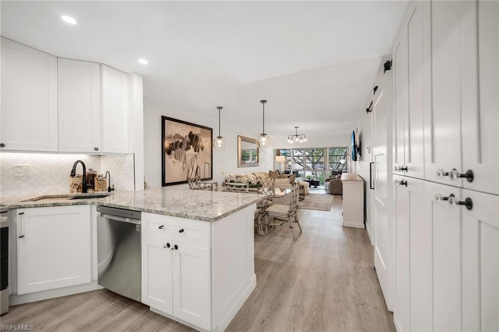 290 Banyan BLVD # 290, NAPLES FL 34102-3