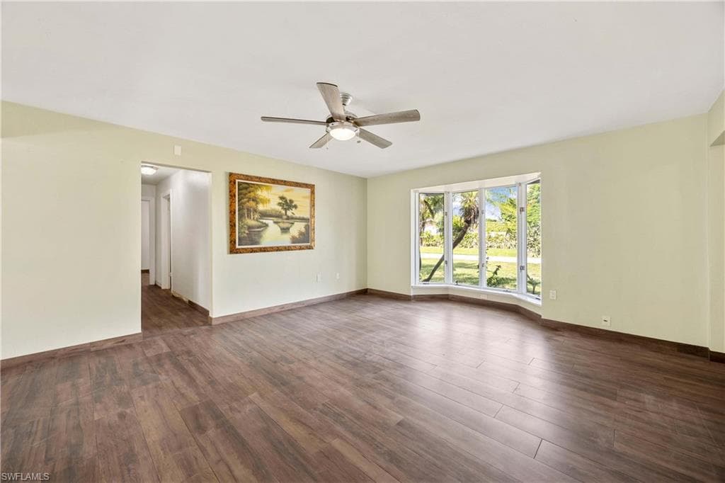 4656 Capri DR, NAPLES FL 34103-4