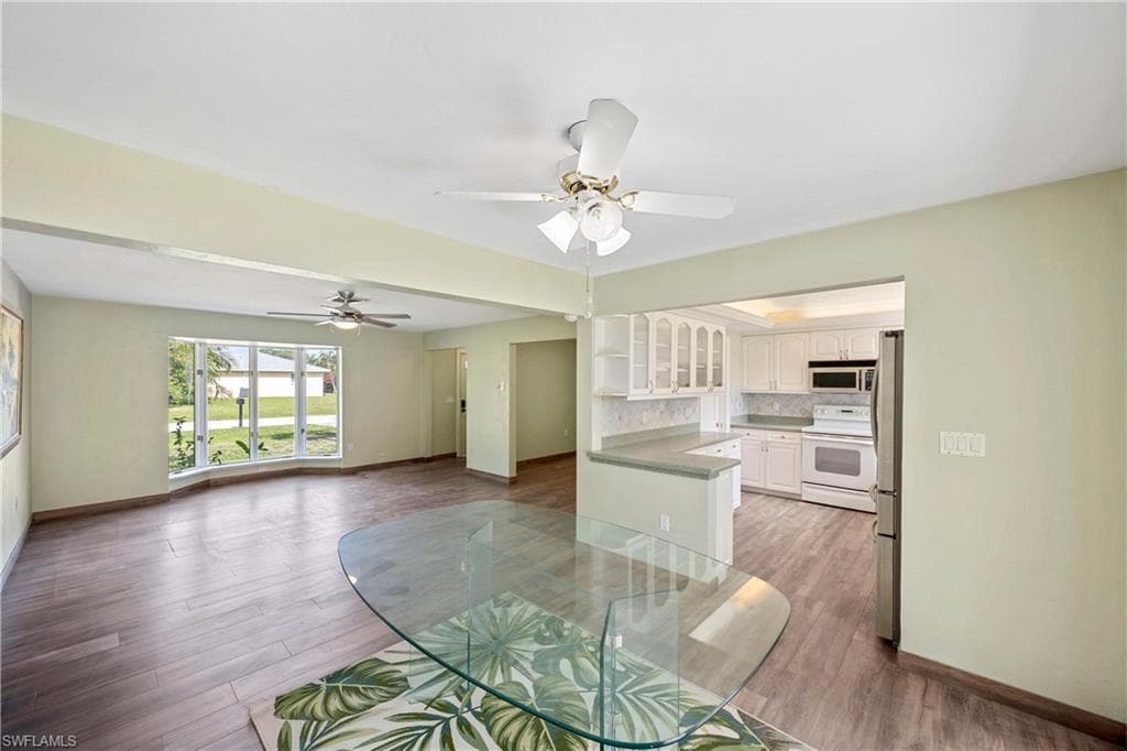 4656 Capri DR, NAPLES FL 34103-8