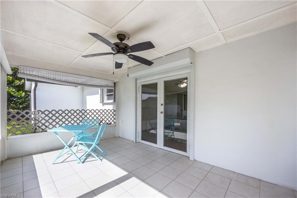 4656 Capri DR, NAPLES FL 34103-20