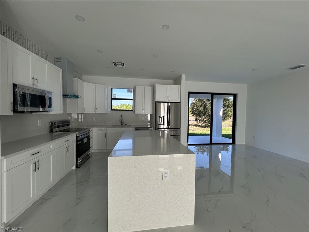 2563 47th AVE NE-10