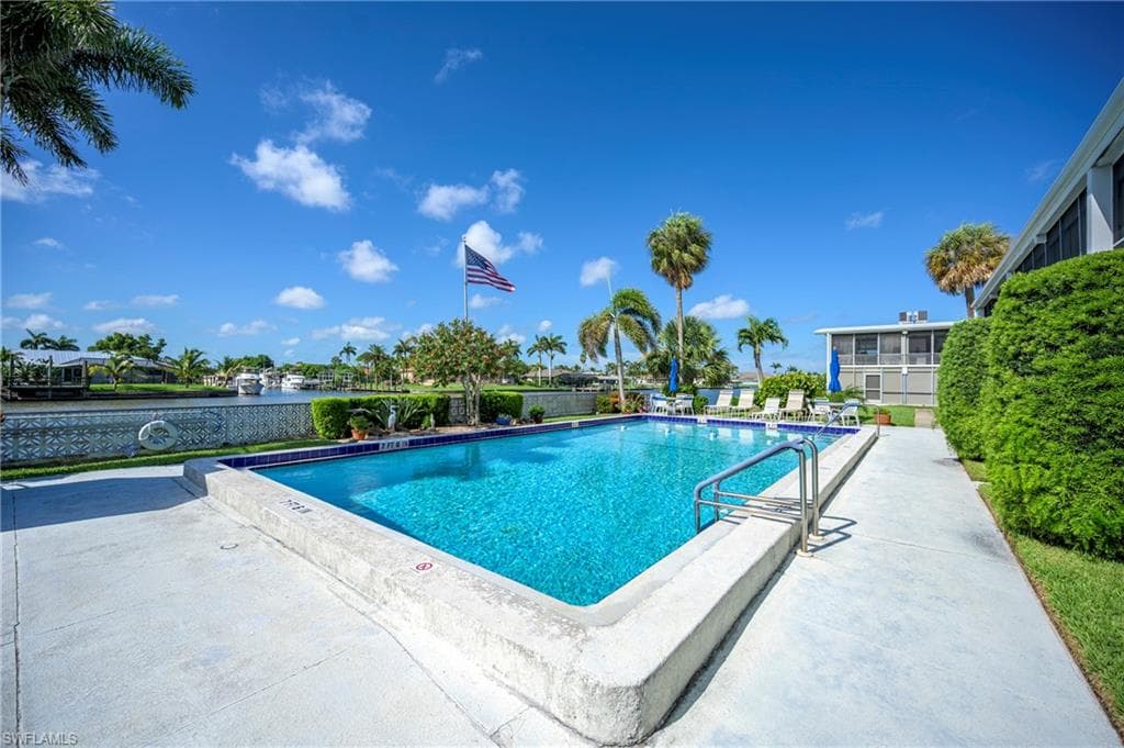 330 Tudor DR # 102, CAPE CORAL FL 33904-40