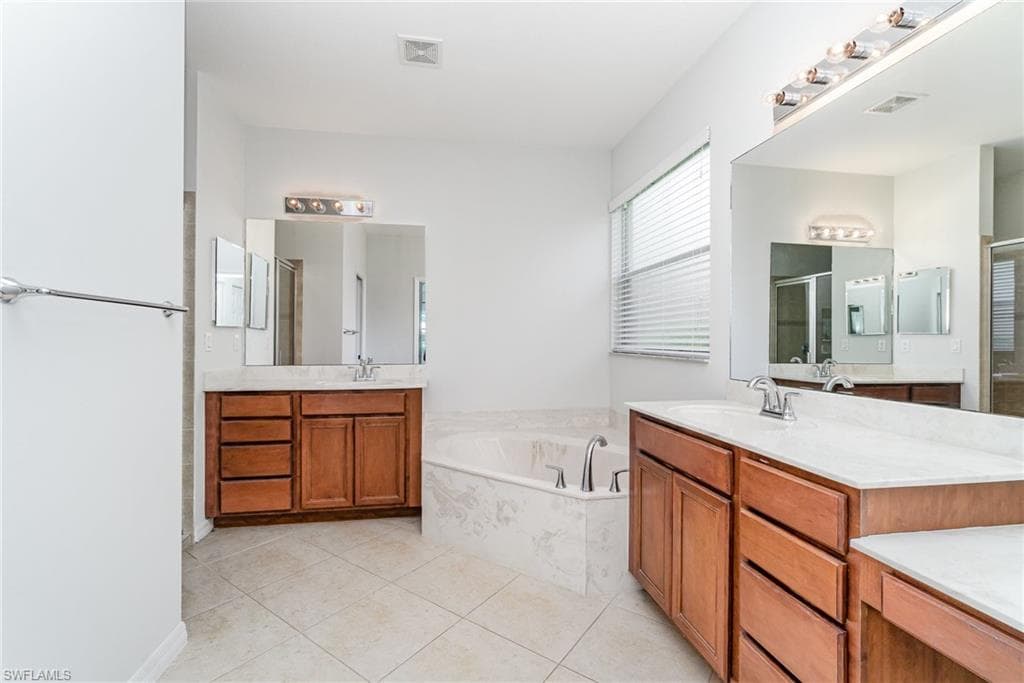 3421 Dandolo CIR, CAPE CORAL FL 33909-18