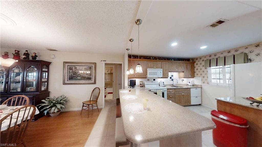 1527 Edgewater CIR, FORT MYERS FL 33919-4