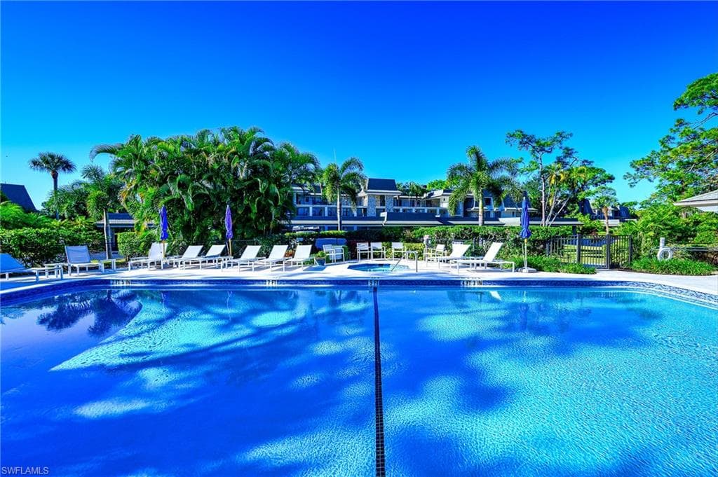 522 Wildwood LN # 522, NAPLES FL 34105-28