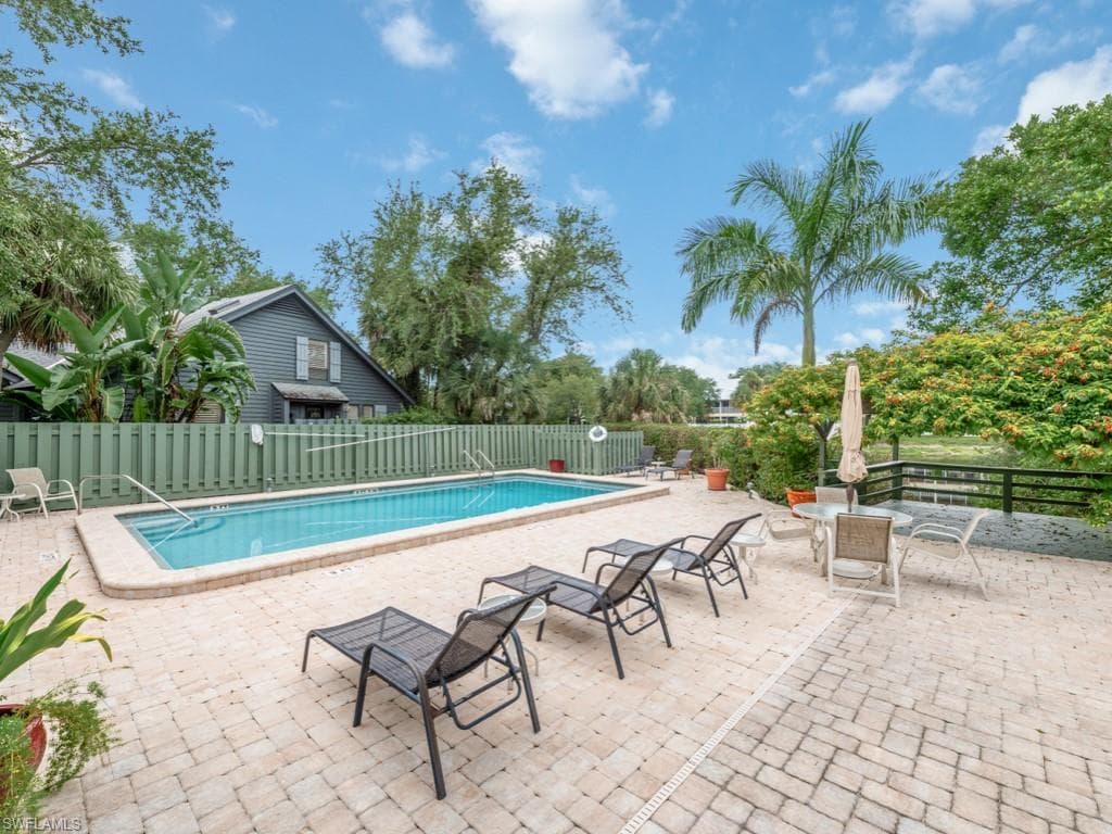1271 Solana RD # E4, NAPLES FL 34103-19
