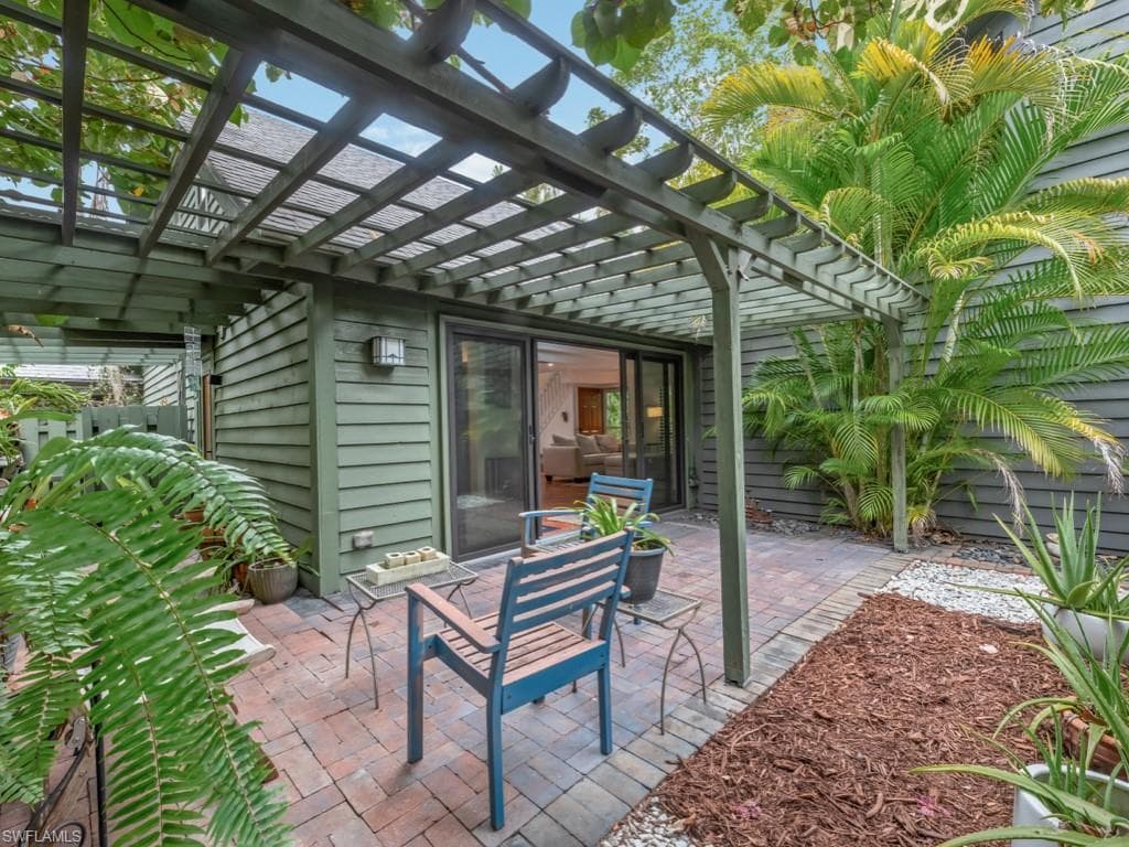 1271 Solana RD # E4, NAPLES FL 34103-17