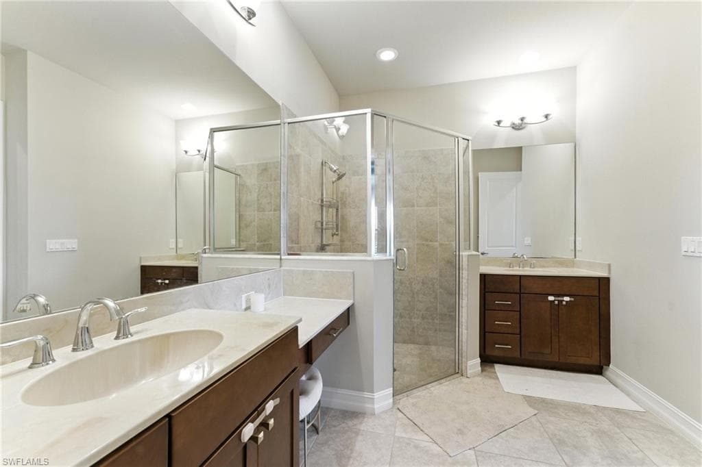 8230 Venetian Pointe DR, FORT MYERS FL 33908-25