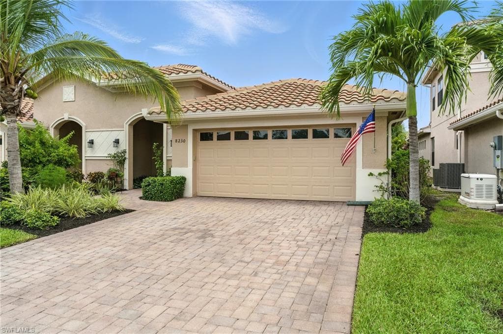 8230 Venetian Pointe DR, FORT MYERS FL 33908-6