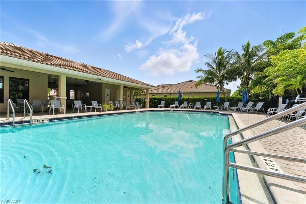 8230 Venetian Pointe DR, FORT MYERS FL 33908-2